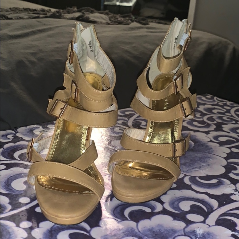 Tan Heels - Picture 2 of 2